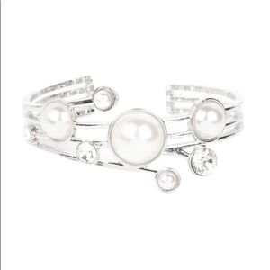 Faux Cabochon Peal & Rhinestone Cuff Bracelet Silver Tone OSFM